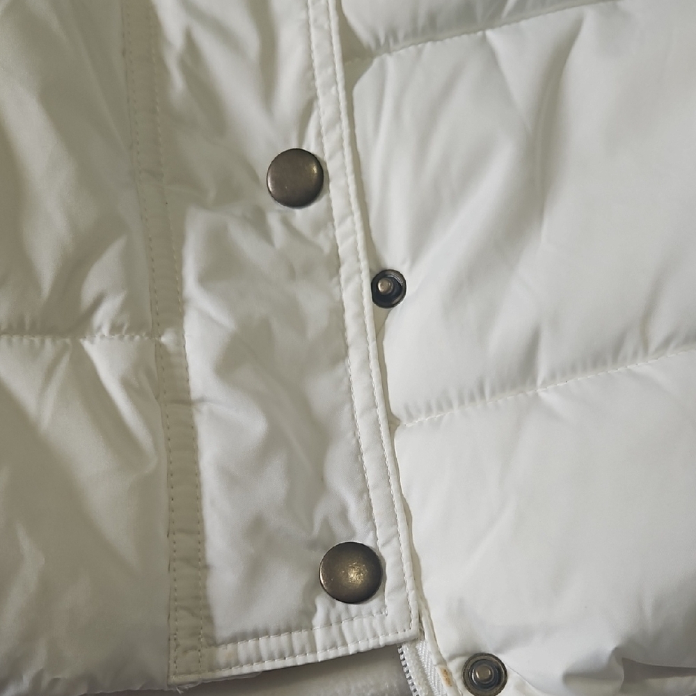 Old Navy Women's White Quilted Vest - Picture 4 of 14